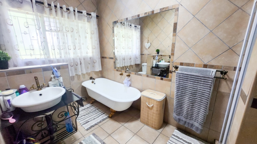 4 Bedroom Property for Sale in Wilgenhof Free State